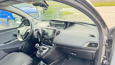 Lancia Ypsilon 1.0 FireFly 5 porte S&S Hybrid Ecochic Gold (12)