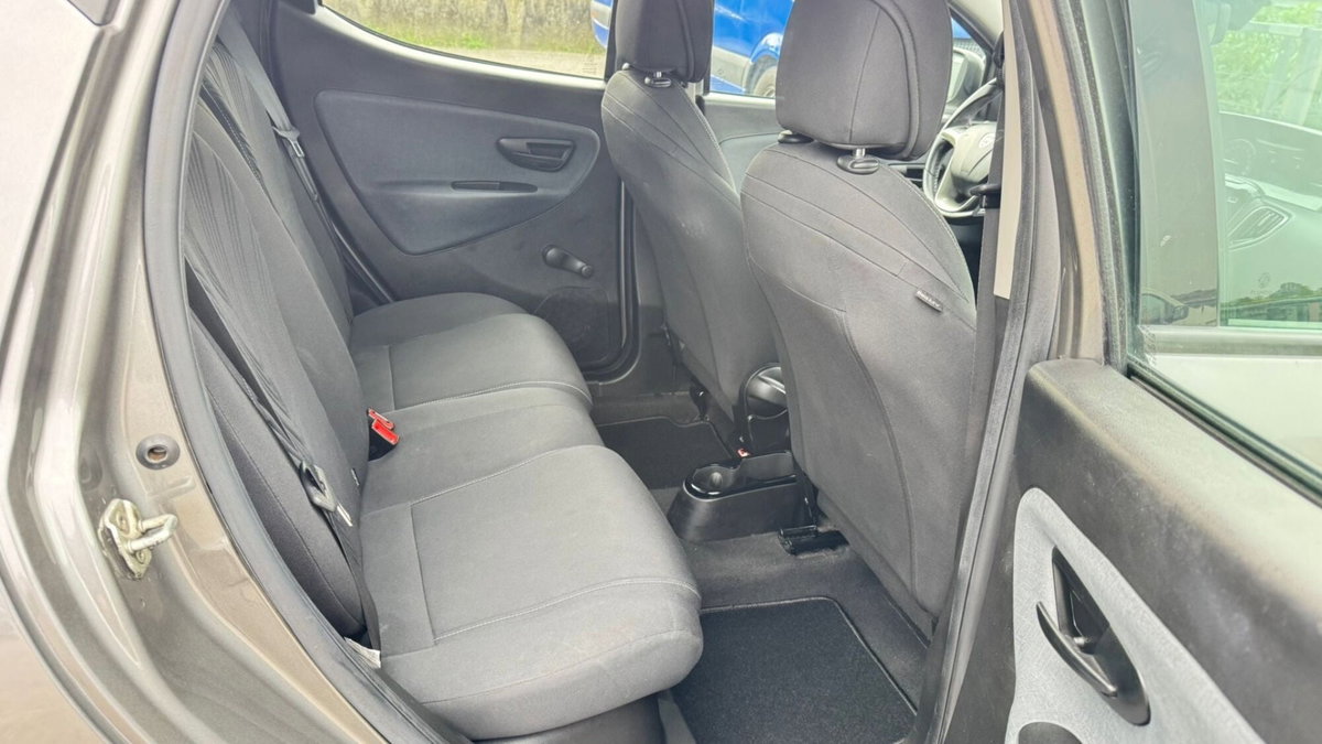 Lancia Ypsilon 1.0 FireFly 5 porte S&S Hybrid Ecochic Gold (13)