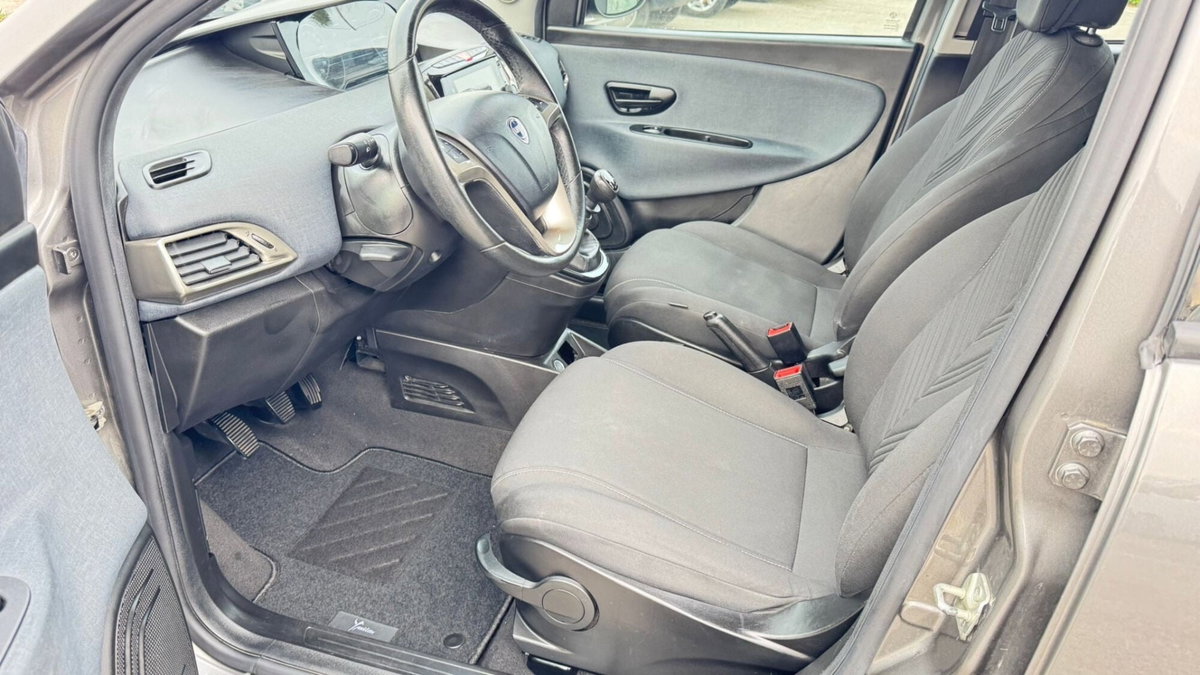 Lancia Ypsilon 1.0 FireFly 5 porte S&S Hybrid Ecochic Gold (14)