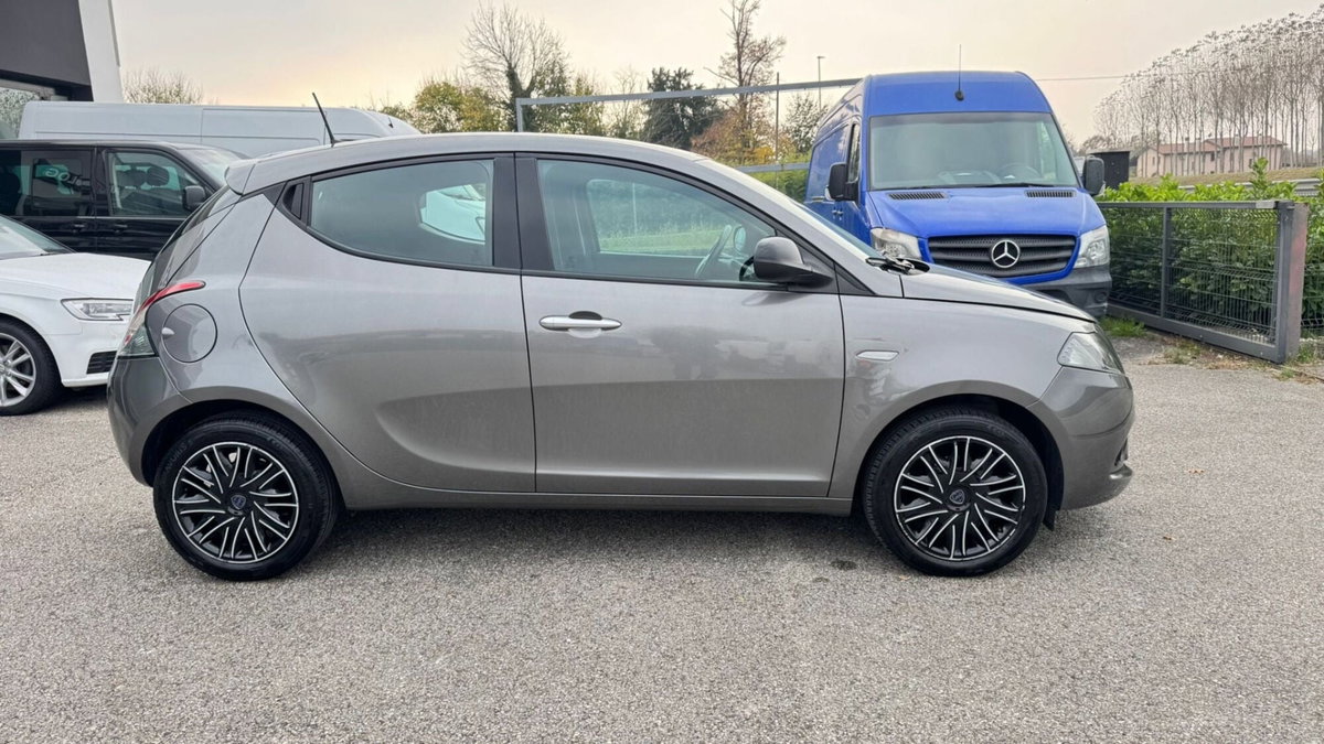 Lancia Ypsilon 1.0 FireFly 5 porte S&S Hybrid Ecochic Gold (3)