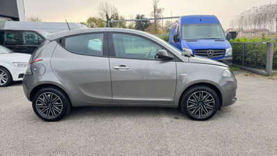 Lancia Ypsilon 1.0 FireFly 5 porte S&S Hybrid Ecochic Gold (3)