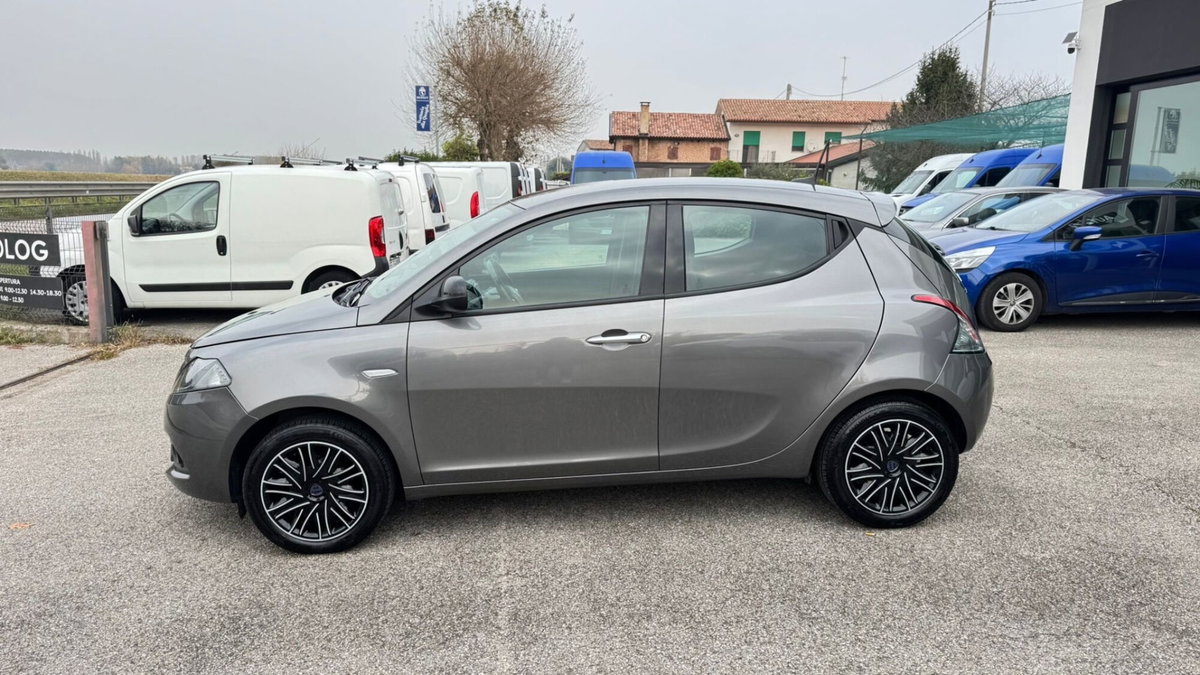Lancia Ypsilon 1.0 FireFly 5 porte S&S Hybrid Ecochic Gold (5)