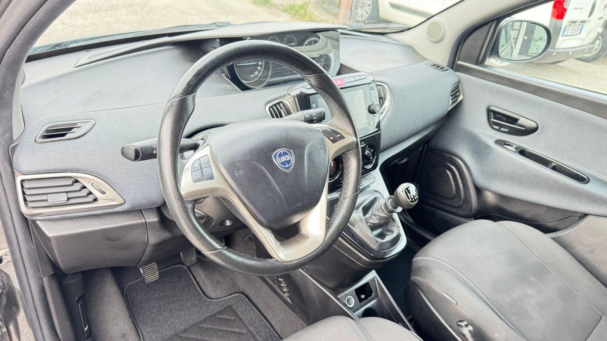 Lancia Ypsilon 1.0 FireFly 5 porte S&S Hybrid Ecochic Gold (7)