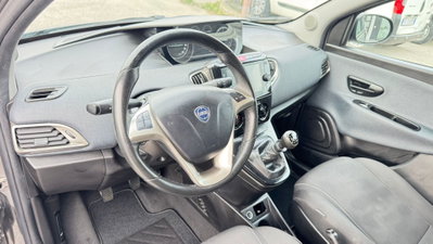 Lancia Ypsilon 1.0 FireFly 5 porte S&S Hybrid Ecochic Gold (7)