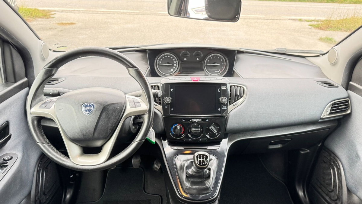 Lancia Ypsilon 1.0 FireFly 5 porte S&S Hybrid Ecochic Gold (8)