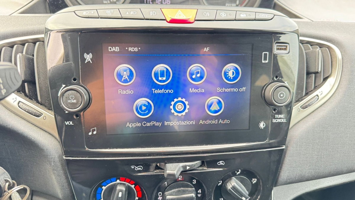 Lancia Ypsilon 1.0 FireFly 5 porte S&S Hybrid Ecochic Gold (9)