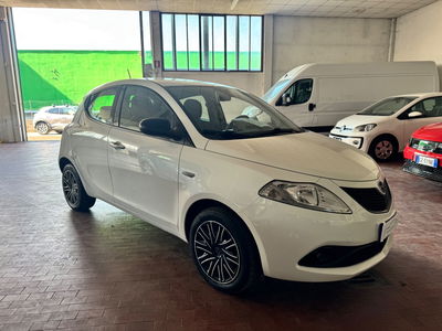 Lancia Ypsilon 1.0 FireFly 5 porte S&S Hybrid Ecochic Gold usata
