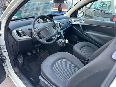 Lancia Ypsilon 1.3 MJT 75 CV Diva (10)