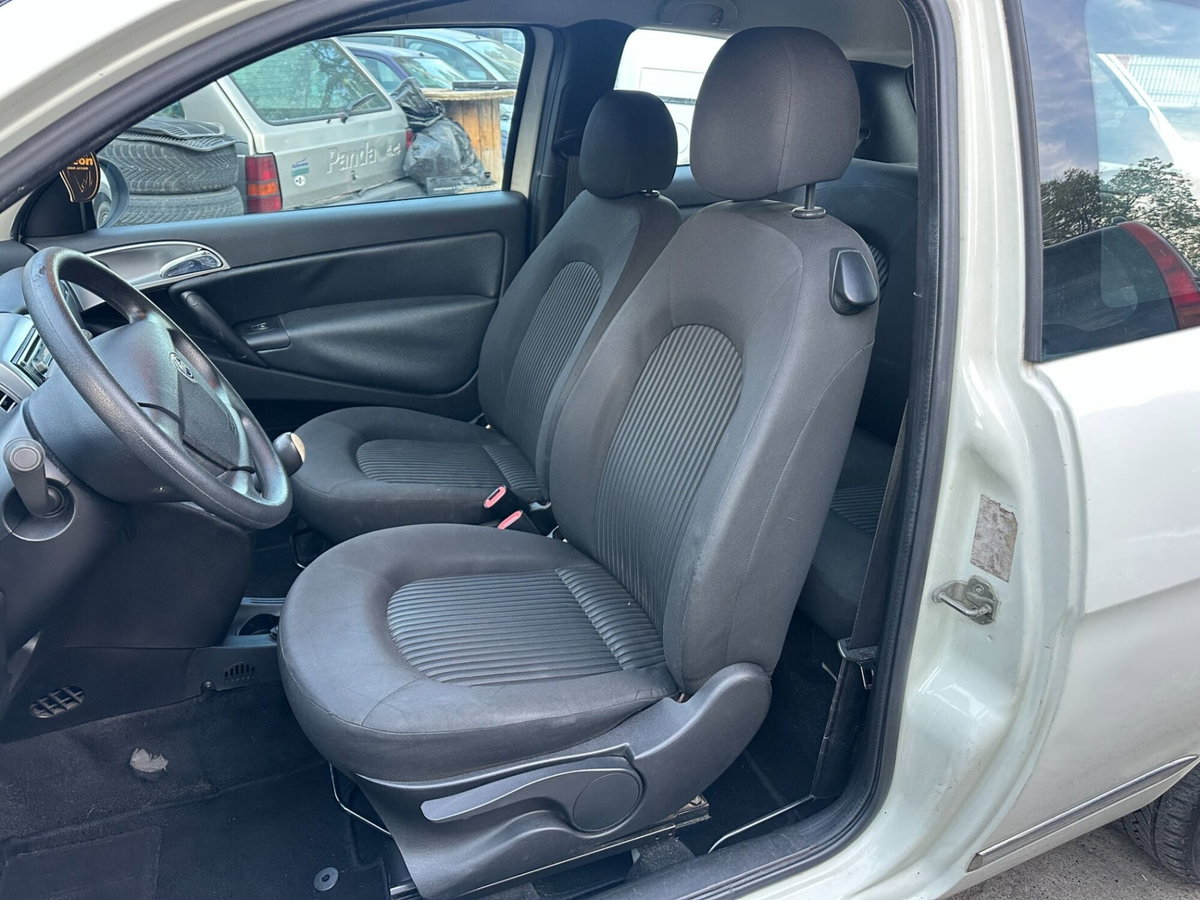 Lancia Ypsilon 1.3 MJT 75 CV Diva (11)