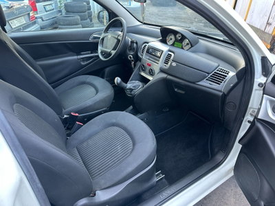 Lancia Ypsilon 1.3 MJT 75 CV Diva (14)