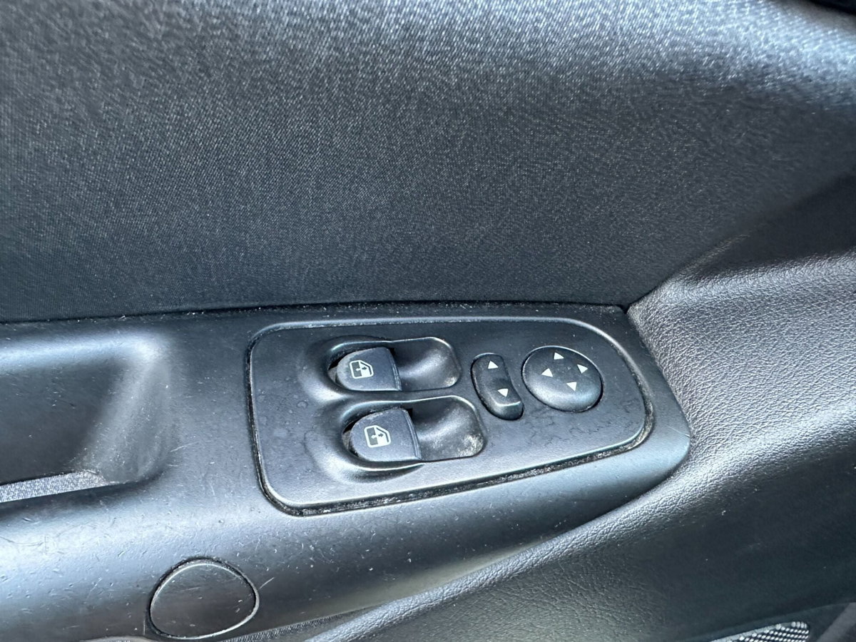 Lancia Ypsilon 1.3 MJT 75 CV Diva (17)