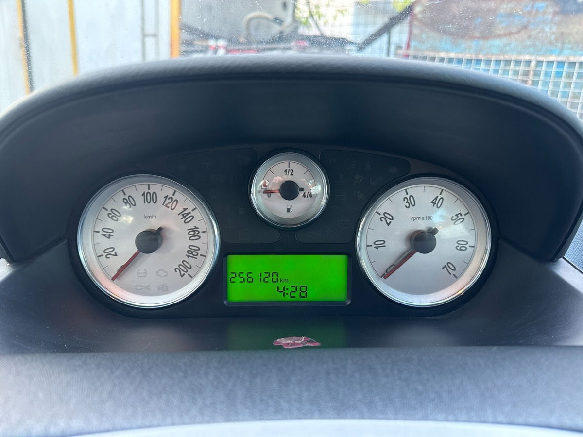 Lancia Ypsilon 1.3 MJT 75 CV Diva (20)
