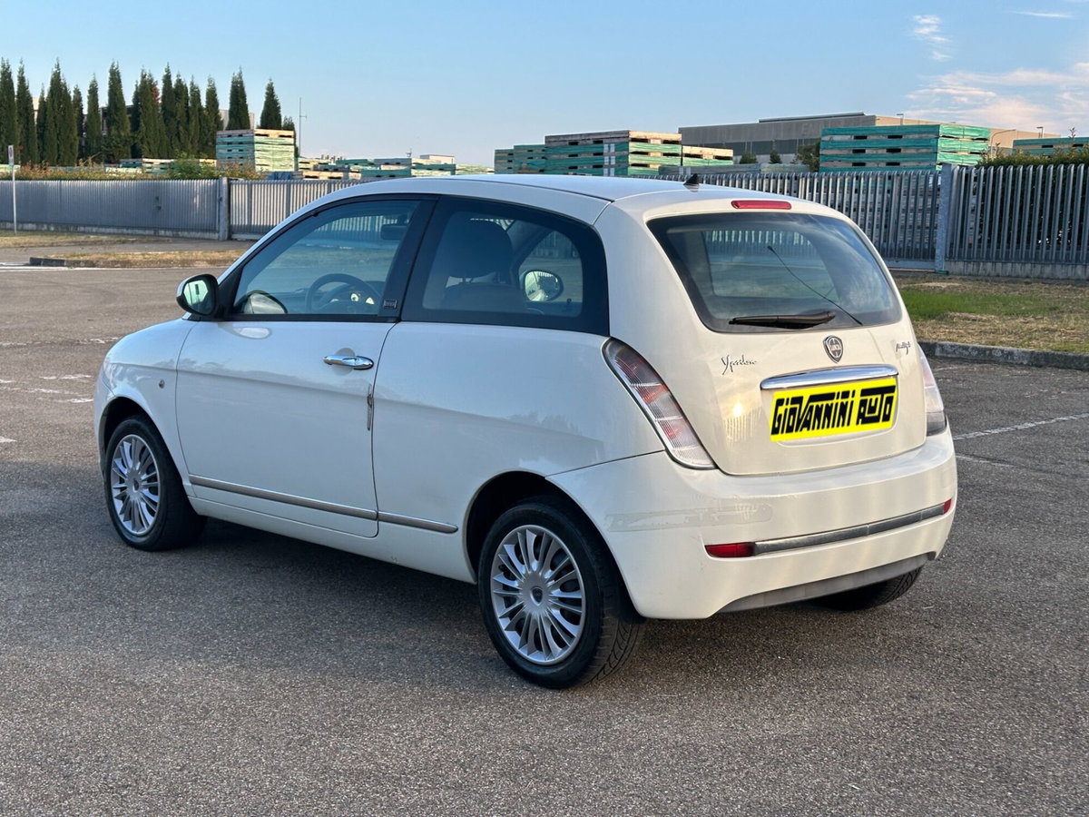 Lancia Ypsilon 1.3 MJT 75 CV Diva (7)