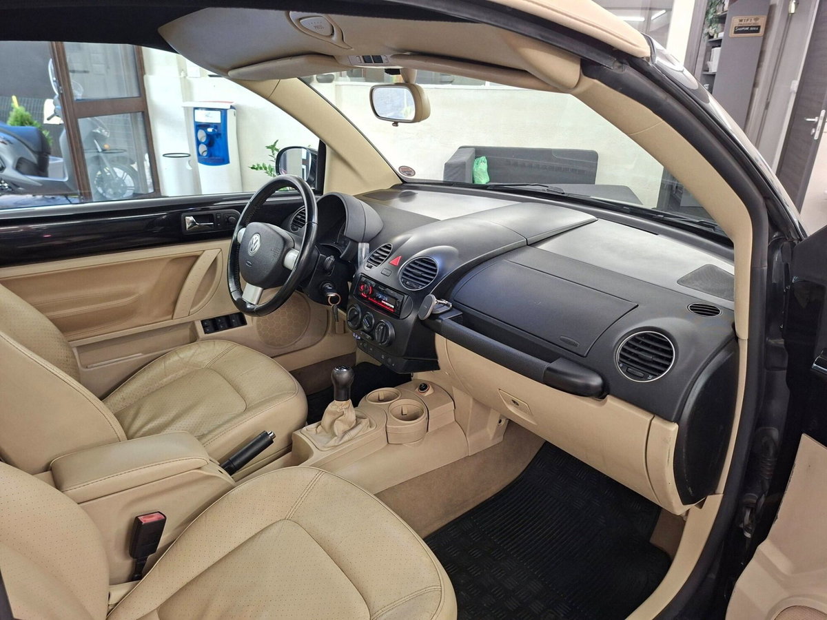 Volkswagen New Beetle Cabrio TDI 105CV (10)