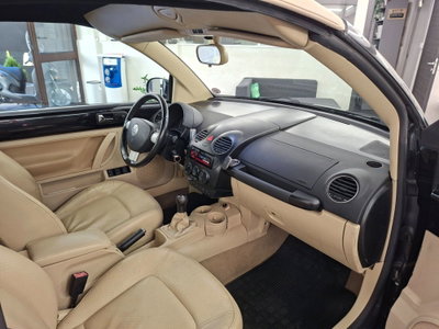 Volkswagen New Beetle Cabrio TDI 105CV (10)