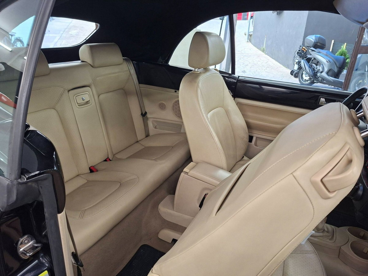 Volkswagen New Beetle Cabrio TDI 105CV (11)