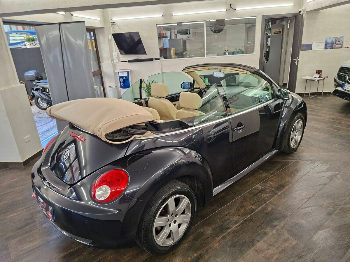 Volkswagen New Beetle Cabrio TDI 105CV (12)