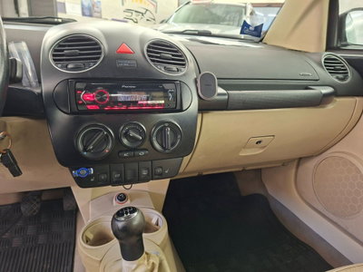 Volkswagen New Beetle Cabrio TDI 105CV (18)