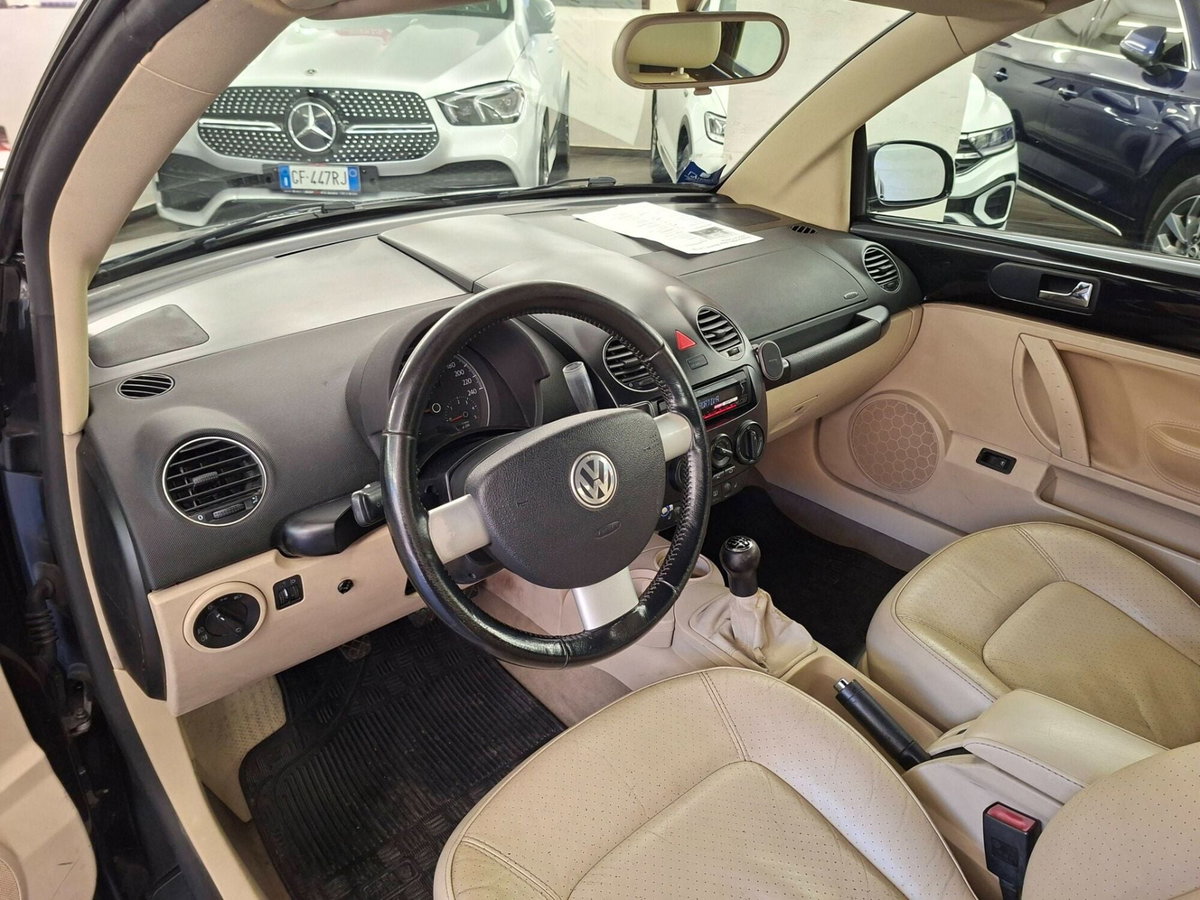 Volkswagen New Beetle Cabrio TDI 105CV (3)