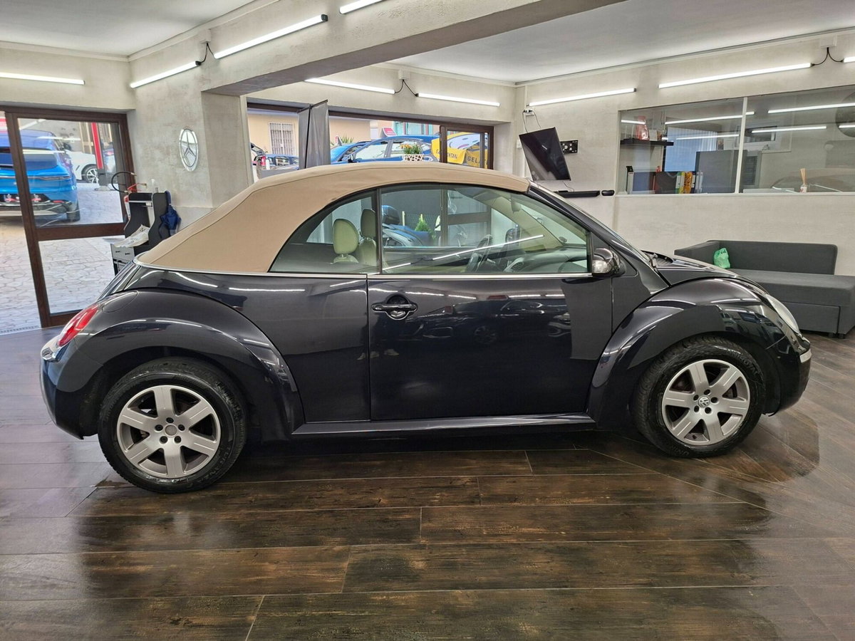 Volkswagen New Beetle Cabrio TDI 105CV (7)