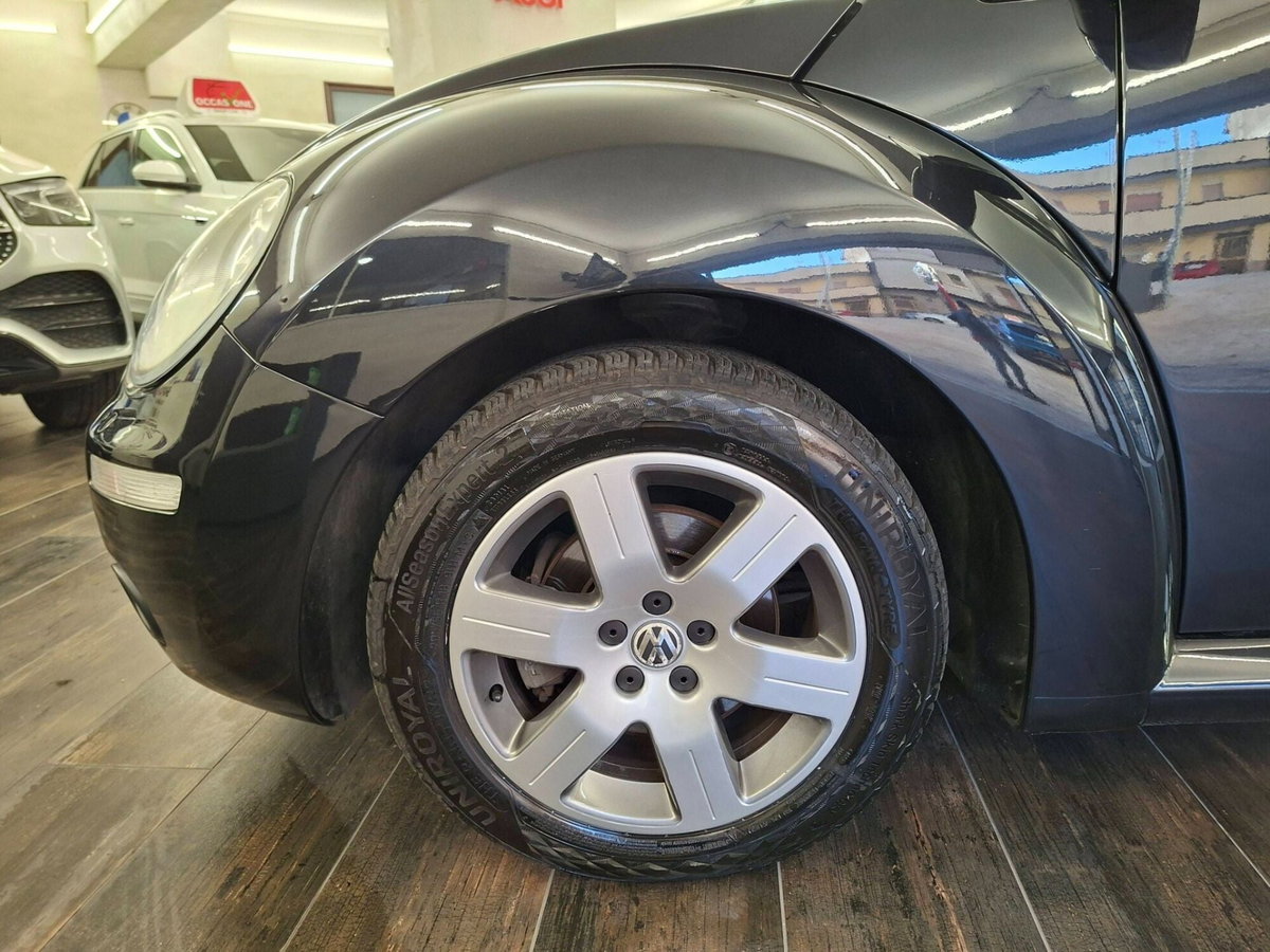 Volkswagen New Beetle Cabrio TDI 105CV (8)