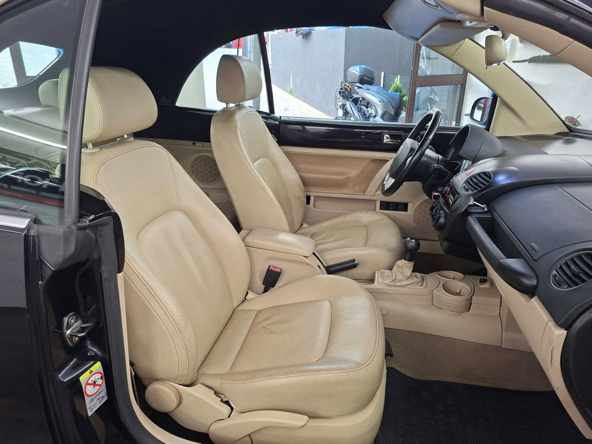 Volkswagen New Beetle Cabrio TDI 105CV (9)