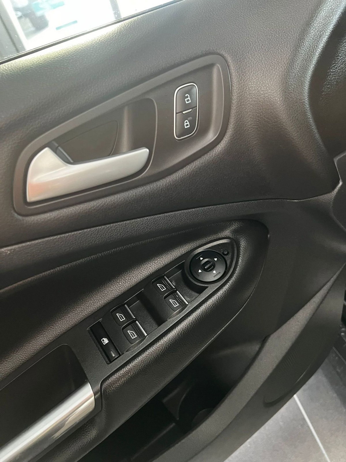 Ford Kuga 2.0 TDCI 150 CV S&S 4WD Powershift ST-Line (12)