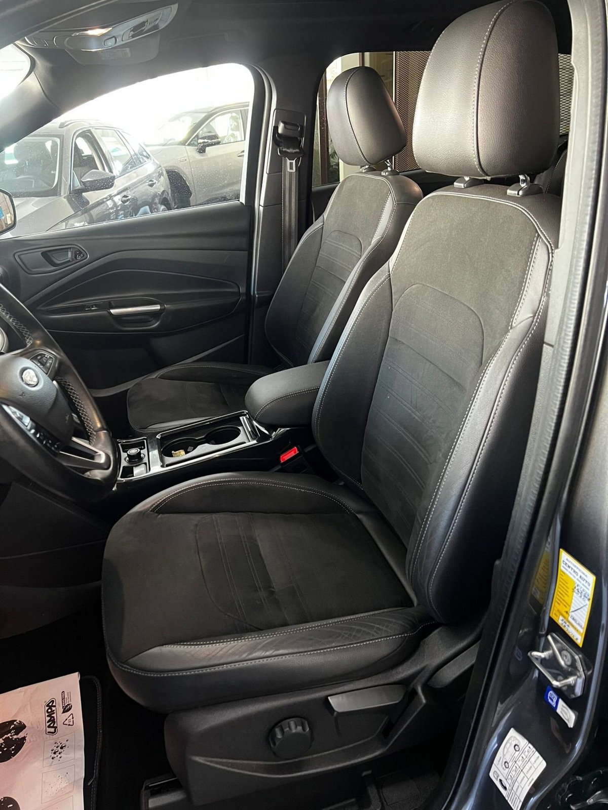Ford Kuga 2.0 TDCI 150 CV S&S 4WD Powershift ST-Line (19)