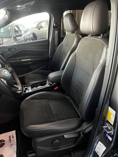 Ford Kuga 2.0 TDCI 150 CV S&S 4WD Powershift ST-Line (19)