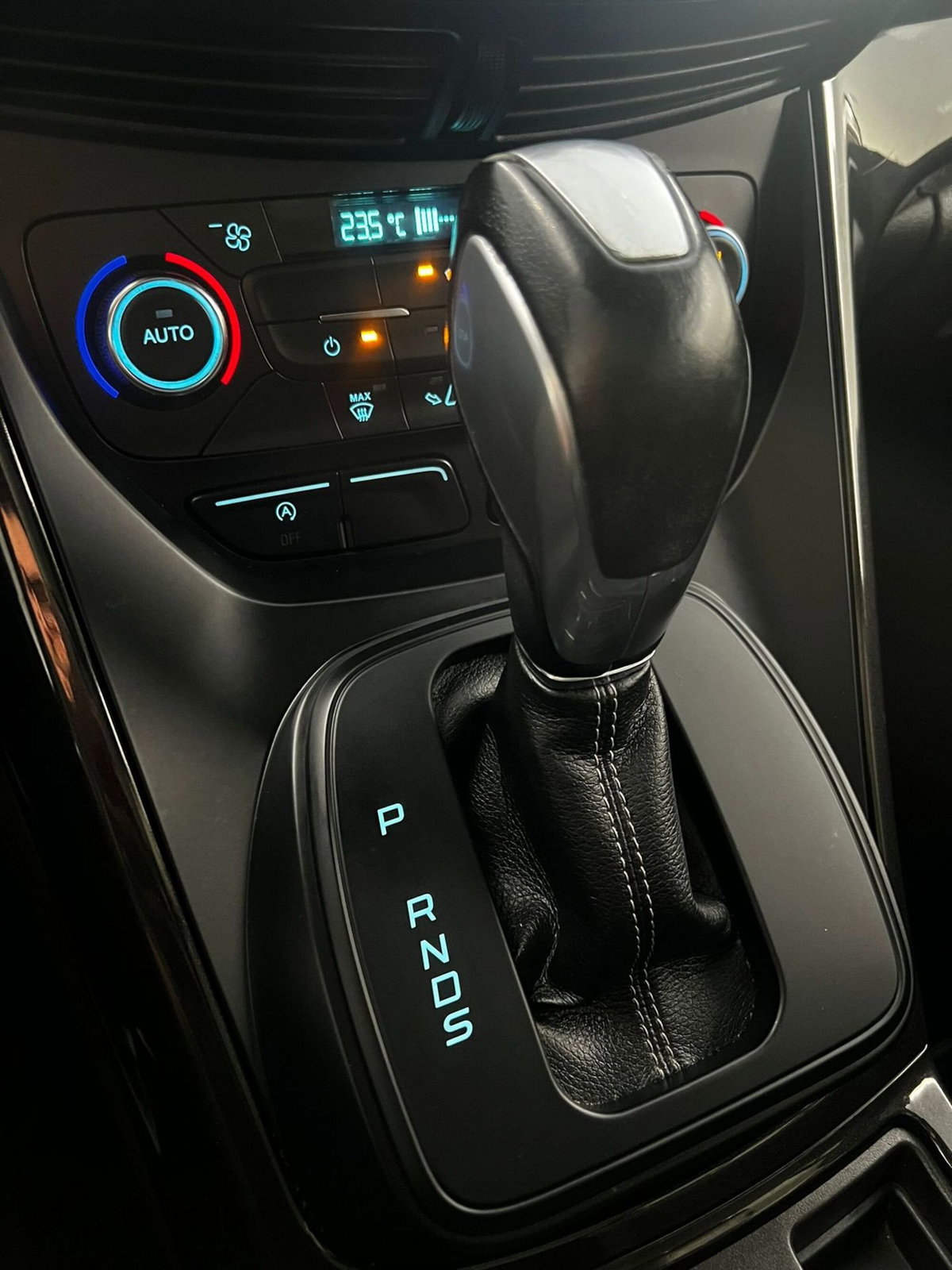 Ford Kuga 2.0 TDCI 150 CV S&S 4WD Powershift ST-Line (2)