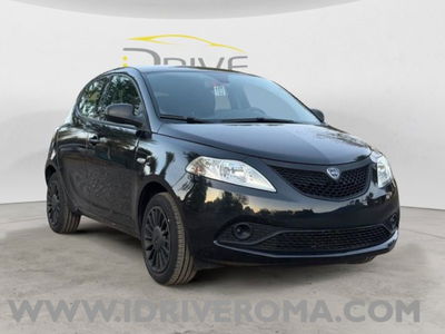 Lancia Ypsilon 1.0 FireFly 5 porte S&S Hybrid Ecochic Silver usata