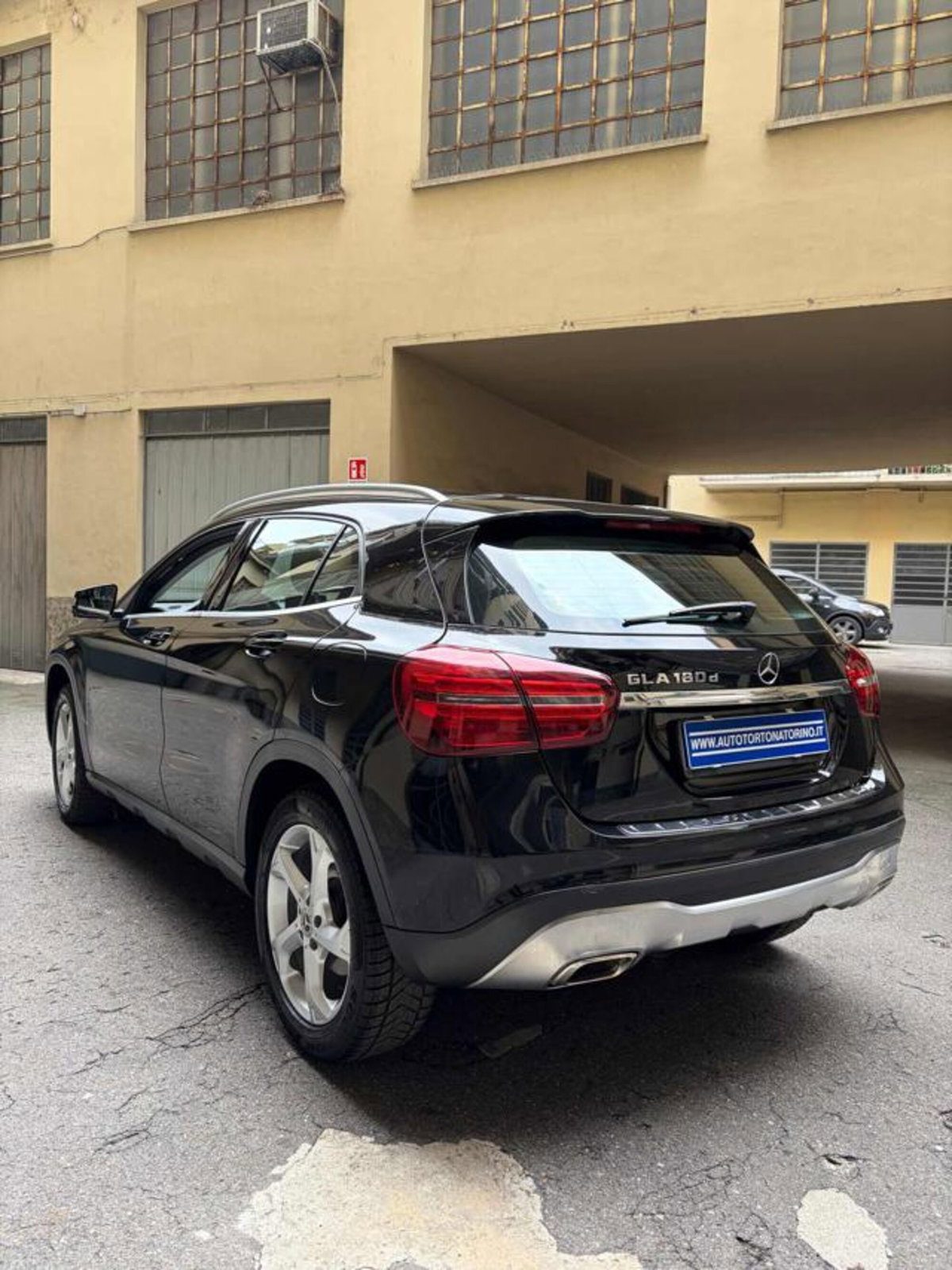 Mercedes-Benz GLA SUV 180 d Sport (2)