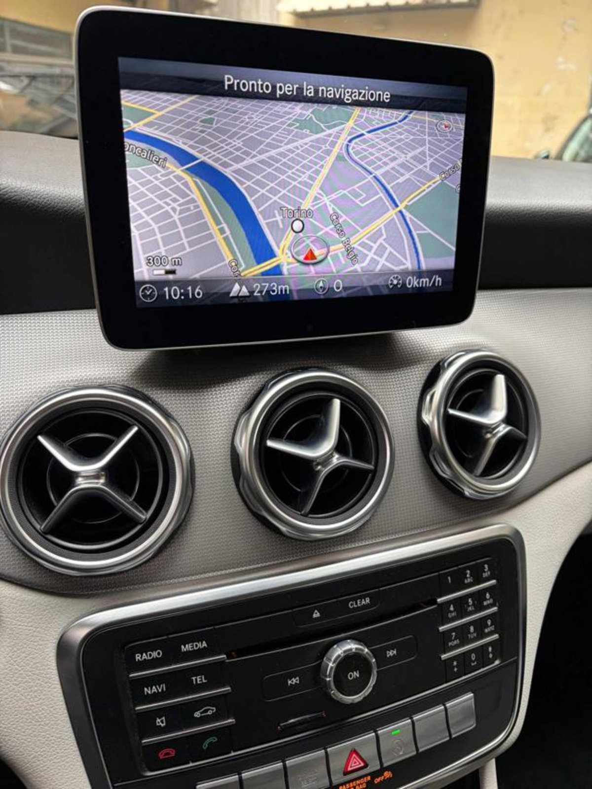 Mercedes-Benz GLA SUV 180 d Sport (9)
