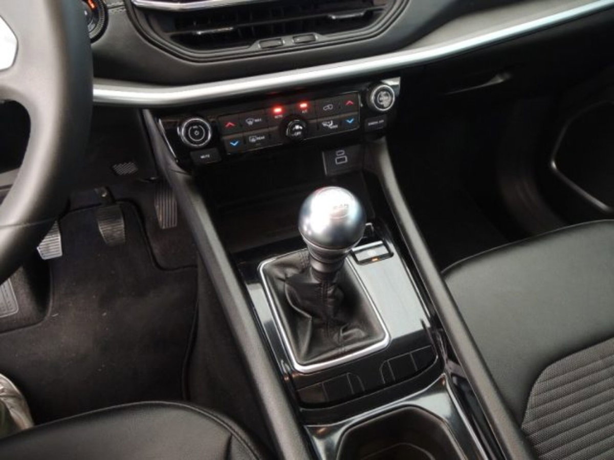 Jeep Compass 1.6 Multijet II 2WD Limited (13)