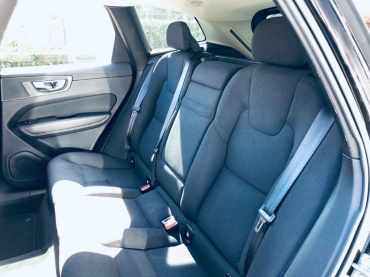 Volvo XC60 B4 (d) AWD Geartronic Momentum Pro (10)