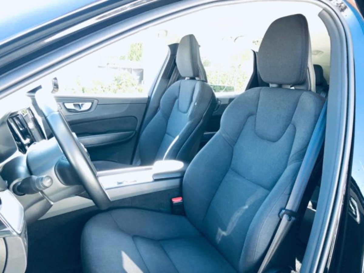 Volvo XC60 B4 (d) AWD Geartronic Momentum Pro (12)