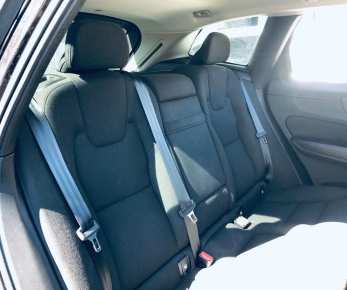 Volvo XC60 B4 (d) AWD Geartronic Momentum Pro (13)