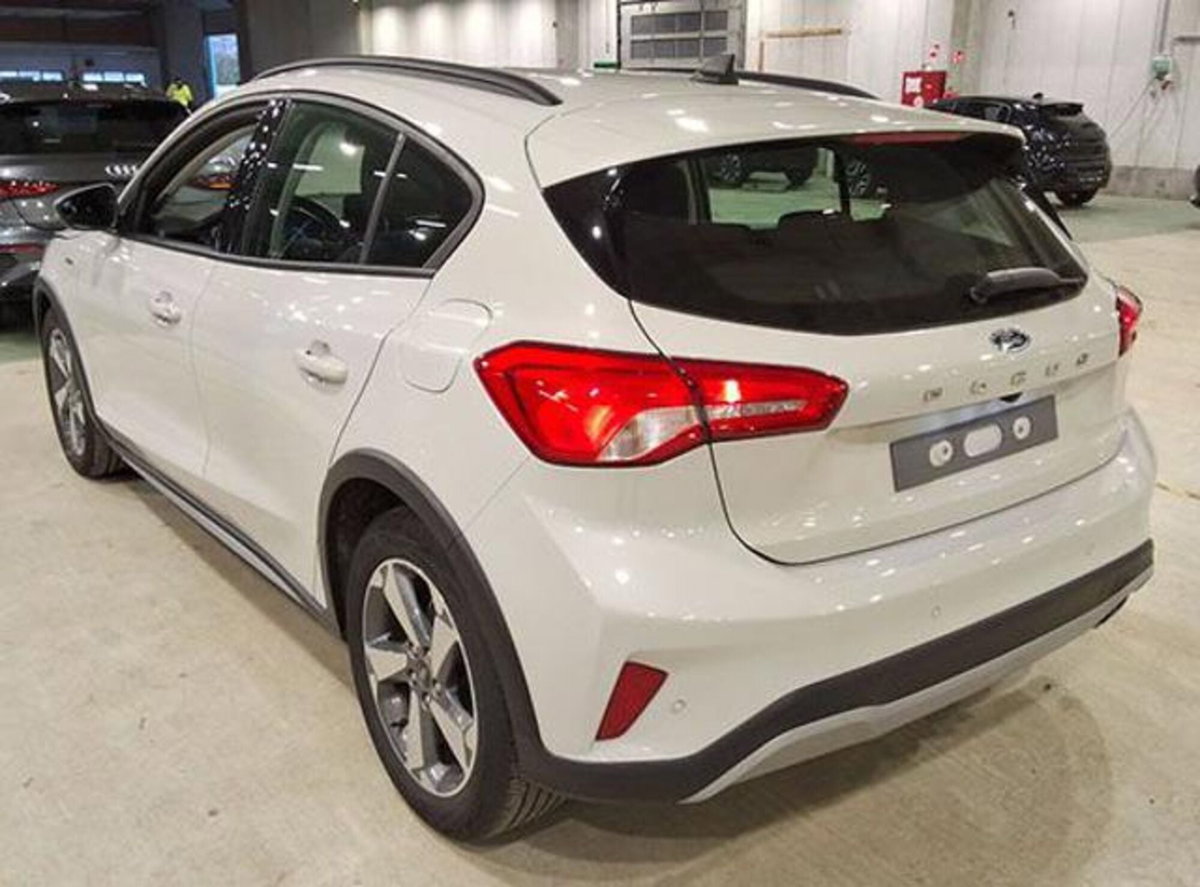 Ford Focus 1.5 EcoBlue 120 CV automatico 5p. Active X (3)