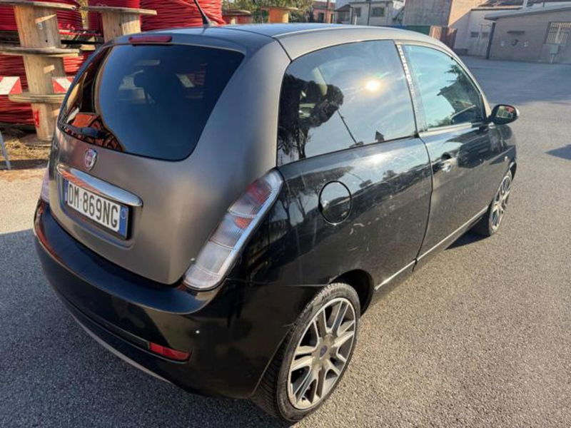 Lancia Ypsilon 1.4 16V Sport MomoDesign