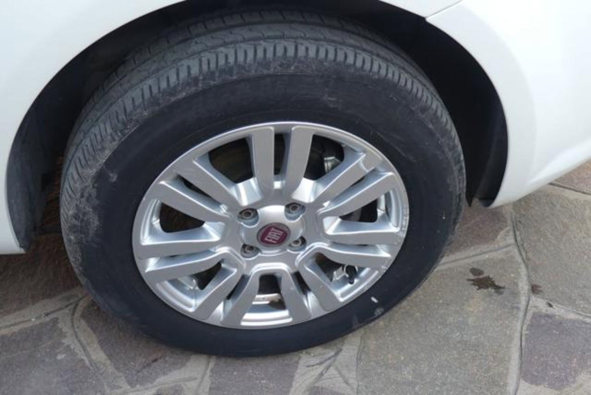 Fiat Punto 1.4 8V 5 porte Natural Power Easy (10)