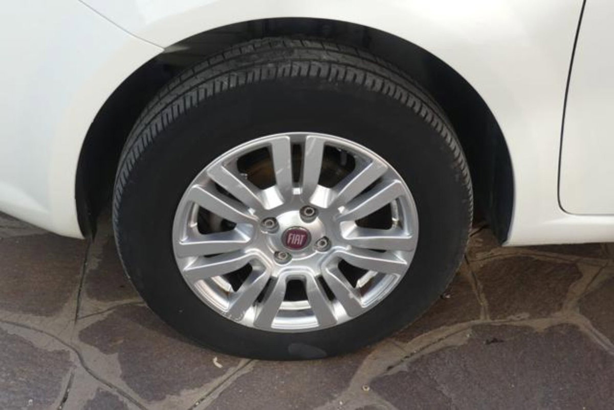 Fiat Punto 1.4 8V 5 porte Natural Power Easy (11)