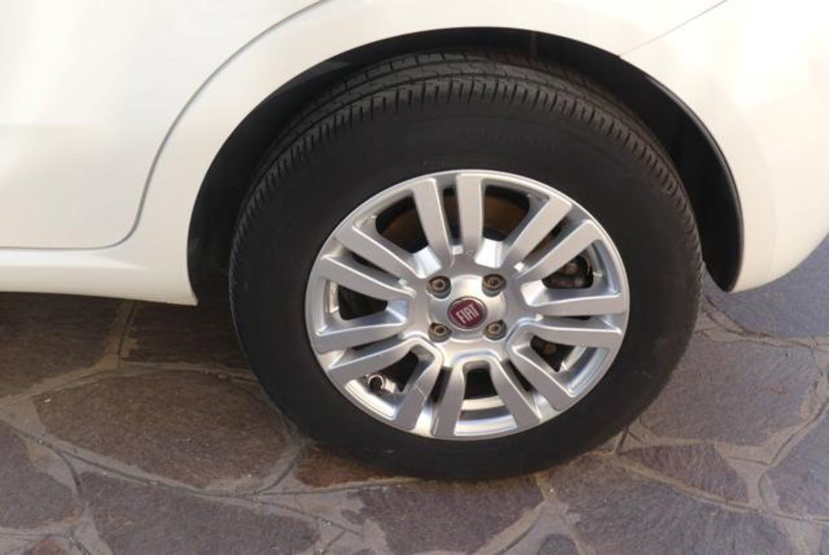 Fiat Punto 1.4 8V 5 porte Natural Power Easy (12)