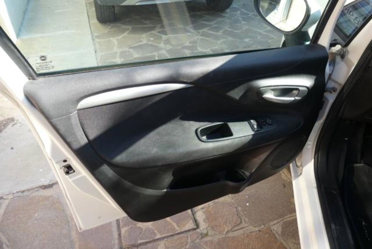 Fiat Punto 1.4 8V 5 porte Natural Power Easy (15)
