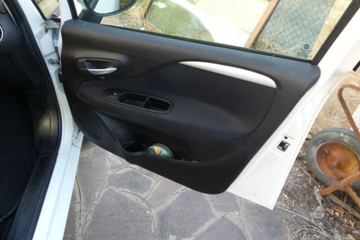 Fiat Punto 1.4 8V 5 porte Natural Power Easy (18)