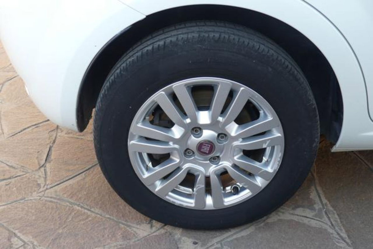 Fiat Punto 1.4 8V 5 porte Natural Power Easy (9)