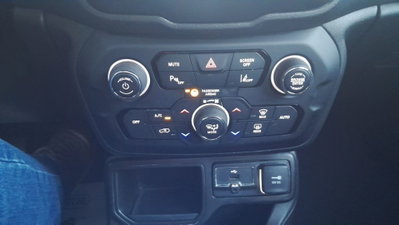 Jeep Renegade 1.6 Mjt 130 CV Limited (11)