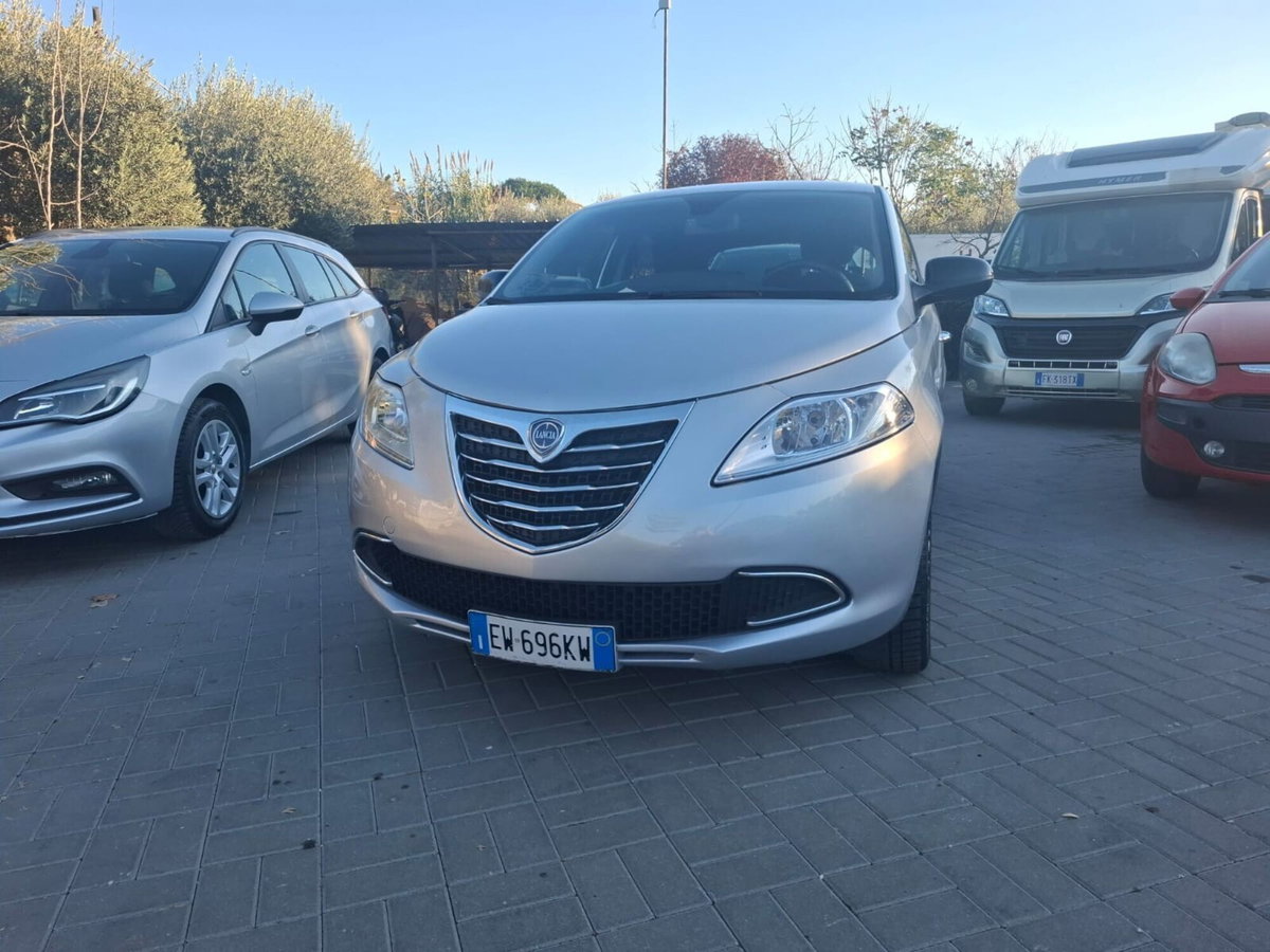 Lancia Ypsilon 1.2 69 CV 5 porte Platinum