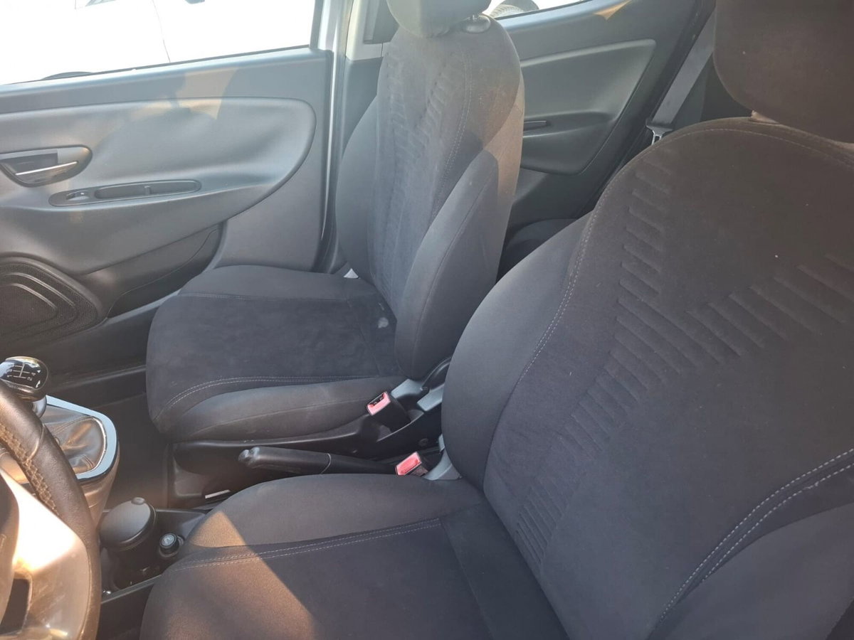 Lancia Ypsilon 1.2 69 CV 5 porte Platinum (10)