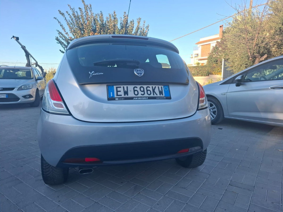 Lancia Ypsilon 1.2 69 CV 5 porte Platinum (3)