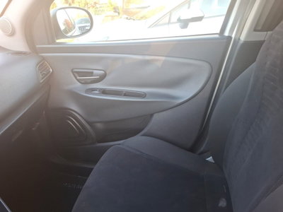 Lancia Ypsilon 1.2 69 CV 5 porte Platinum (7)